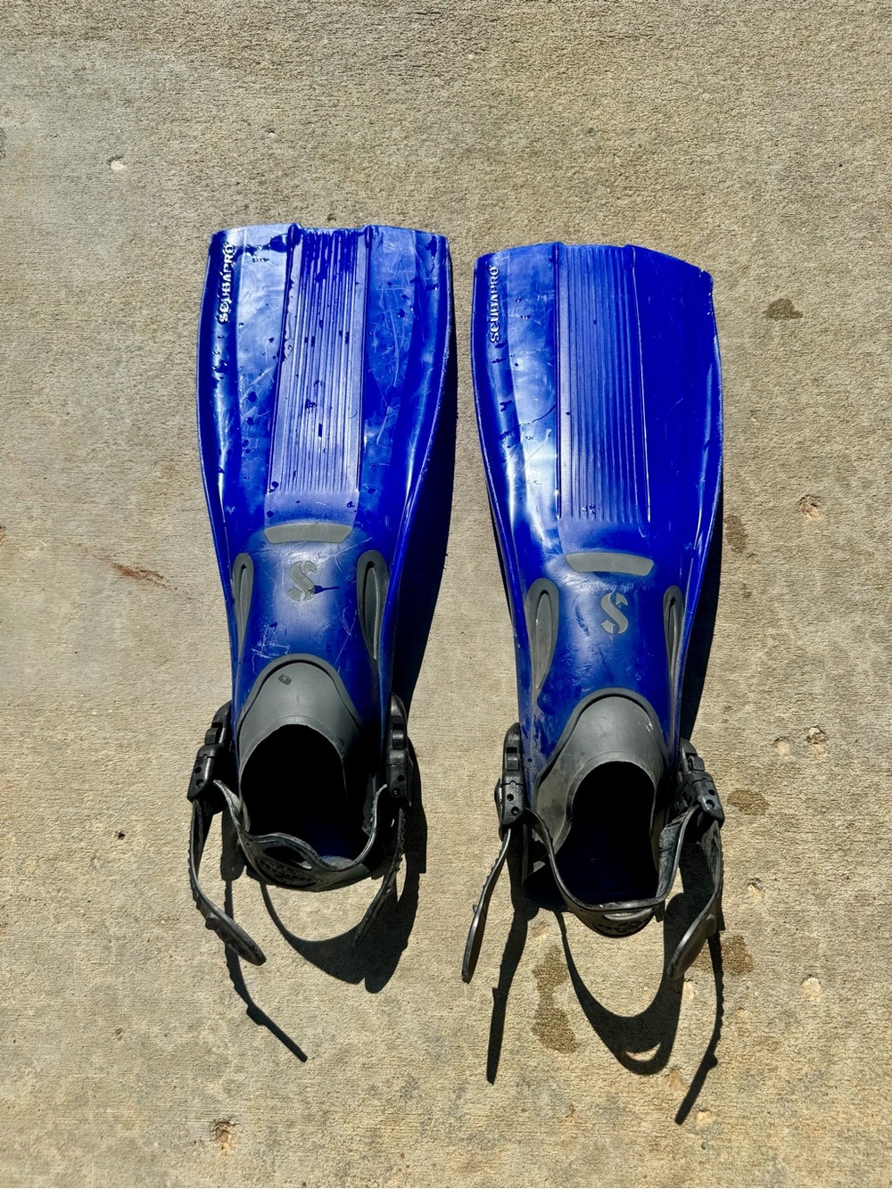 Blue Open-Heel Snorkeling Fins with Adjustable Straps